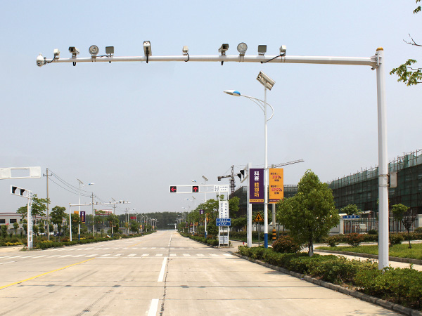 道路監(jiān)控桿的生產注意問題有那些？